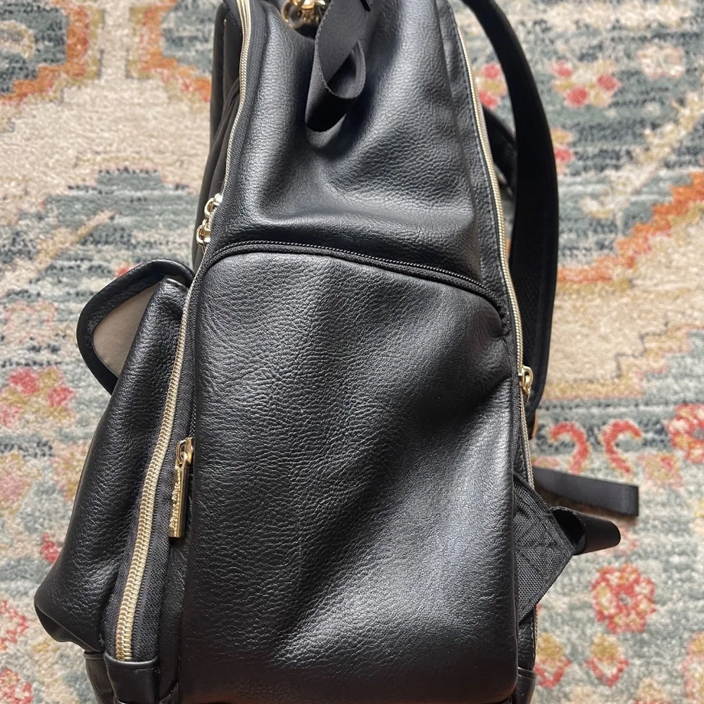 Itzy Ritzy Boss Backpack in Rock and roll- like new condition